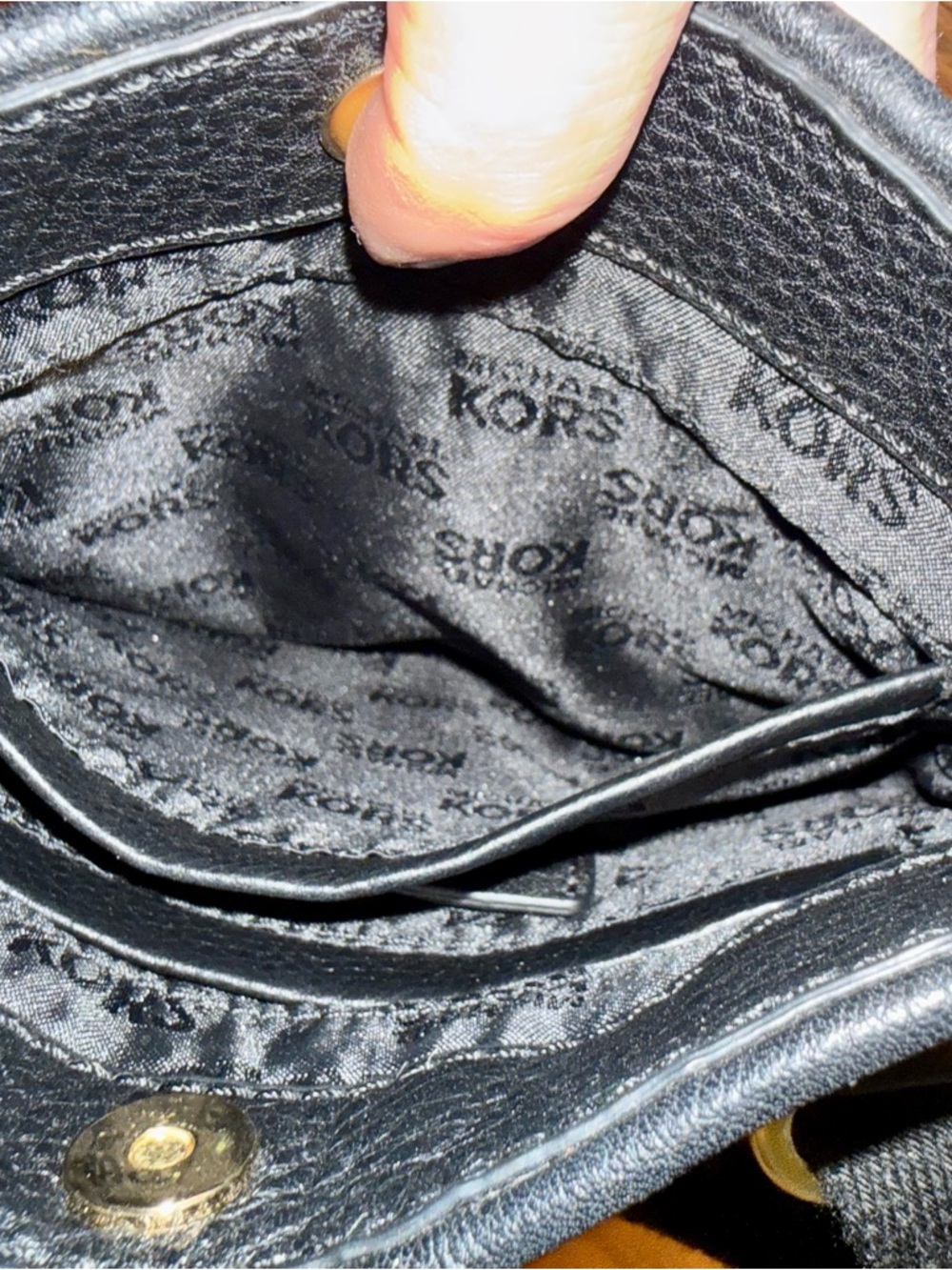 Michael Kors Vintage EST 1981 Black Pebbled Leather Crossbody Gold Hardware - Picture 8 of 11